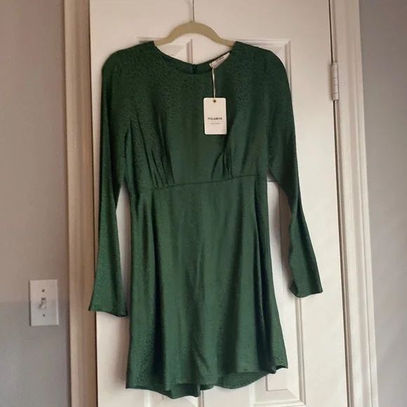 green emerald velvet dress PULL&amp;BEAR. Green dress with ruffled sleeves Tl  Hibuy market